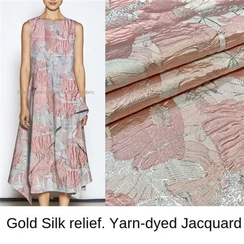 Цветна тканая жаккардовая плат за рокля с цветен модел от златна тел