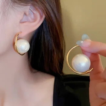 Корейски нови леки Луксозни Прости елегантни обеци със златно перли За жени, Модни Сладки метални орнаменти, вечерни подаръци