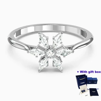 Модерен и очарователен пръстен със сребърна инкрустация във формата на цвете, подходящи за носене на красиви жени, като подчертава елегантността и благородството на