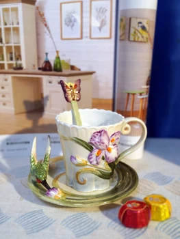 Кафе набор от керамика с ръчно рисувани и лъжица, изискана чаша черен чай в американския, Британския и китайски стил