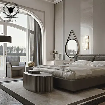 Лека луксозна спалня в италиански стил, модерен минималистичен дом, основна спалня с широка облегалка, лека луксозно легло 2,2 м