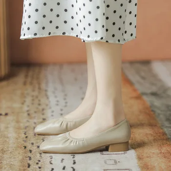 Дамски пролетни фини обувки с квадратни пръсти и блочным ток, леки обикновена работни обувки