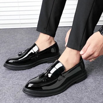 Нови черни мъжки лоферы от лачена кожа с пискюли, сватбени бизнес мъжки официални обувки, Размер 38-44, модни мъжки обувки