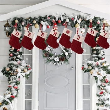 Коледни чорапи с Червени и зелени букви, Коледни чорапи, Украса на Коледна елха, Подаръчни комплекти, Коледни украси в Нов 2024 година