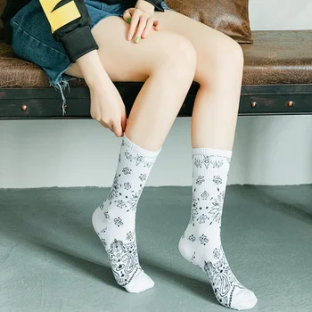 Дамски Чорапи със средна дължина, Реколта Чорапи С Цвете Кашу, Улични Модерен Черно-бели Чорапи